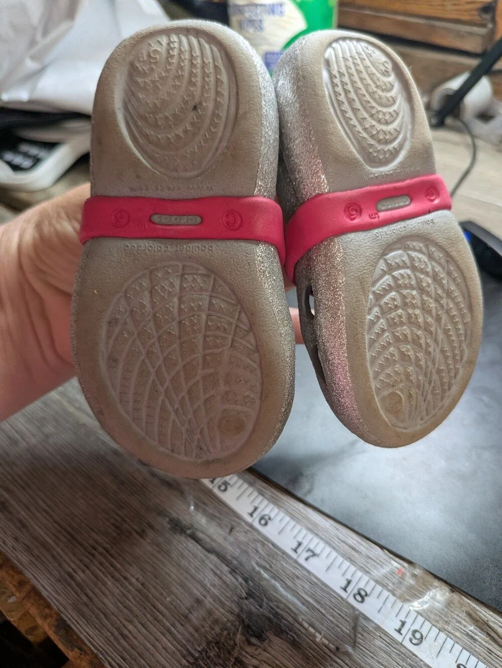 Crocs Kids Keeley Glitter‎ Springtime Flats silver Raspberry pink strap Size 5